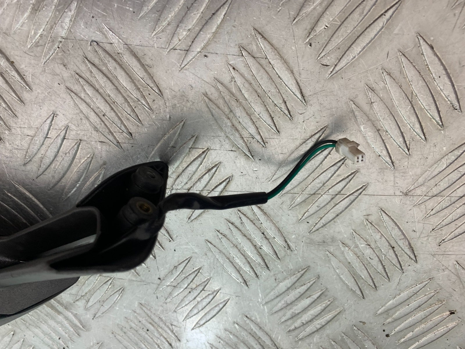 DUCATI 1299 PANIGALE RIGHT MIRROR (DAMAGED SOLD AS PARTS)  YEAR 2016 (CMB 1187)
