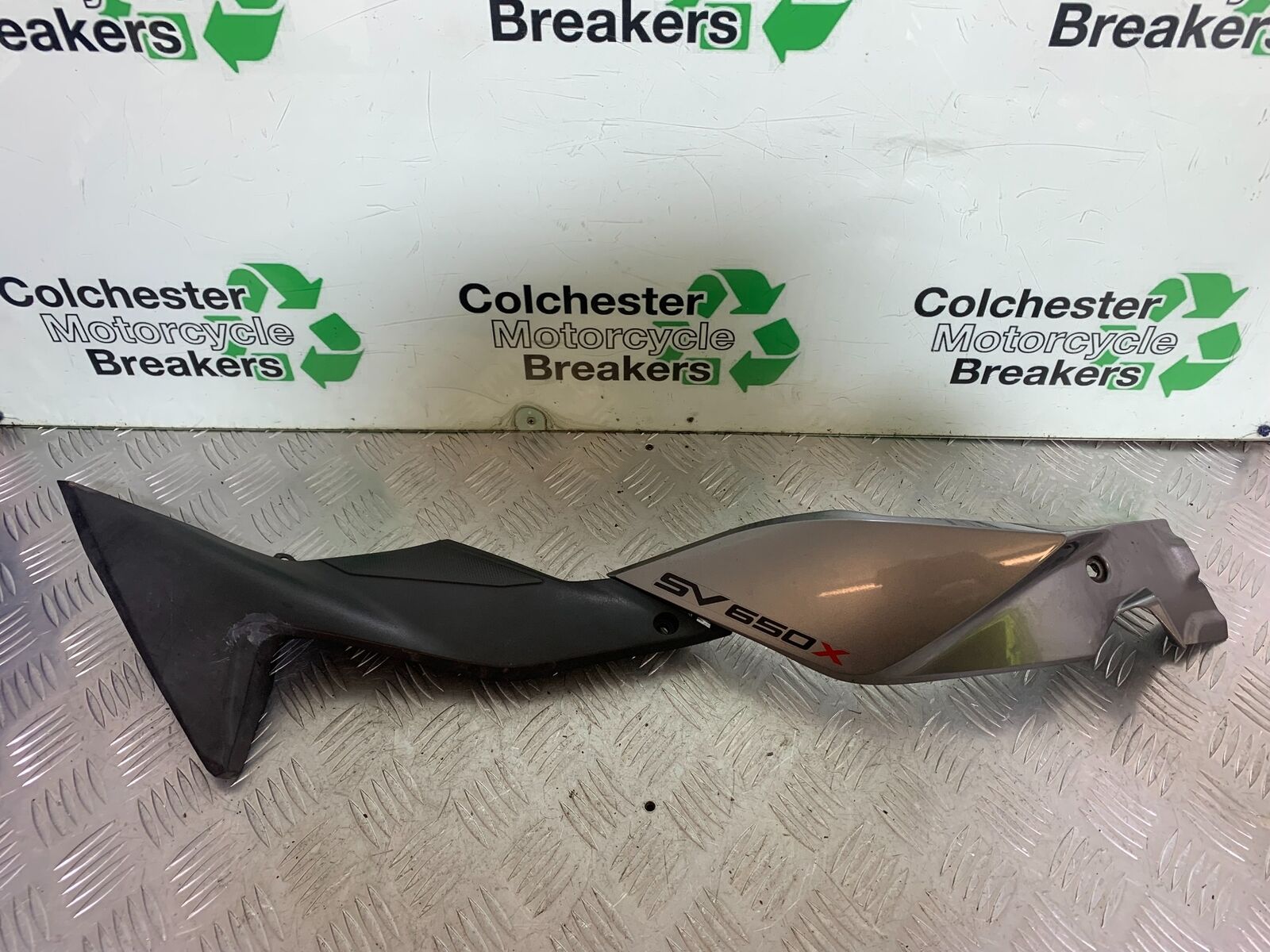 SUZUKI SV650 X SV 650 X RIGHT SIDE FAIRING PANEL   YEAR 2018-2022  (CMB1081)