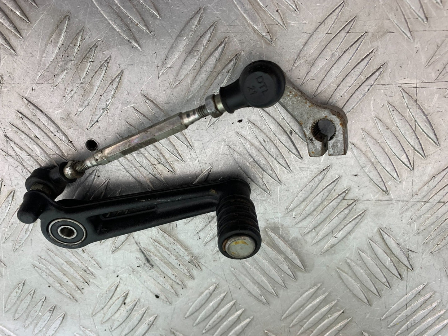 KTM 125 DUKE GEAR LEVER YEAR 2018-2023 (CMB1185)