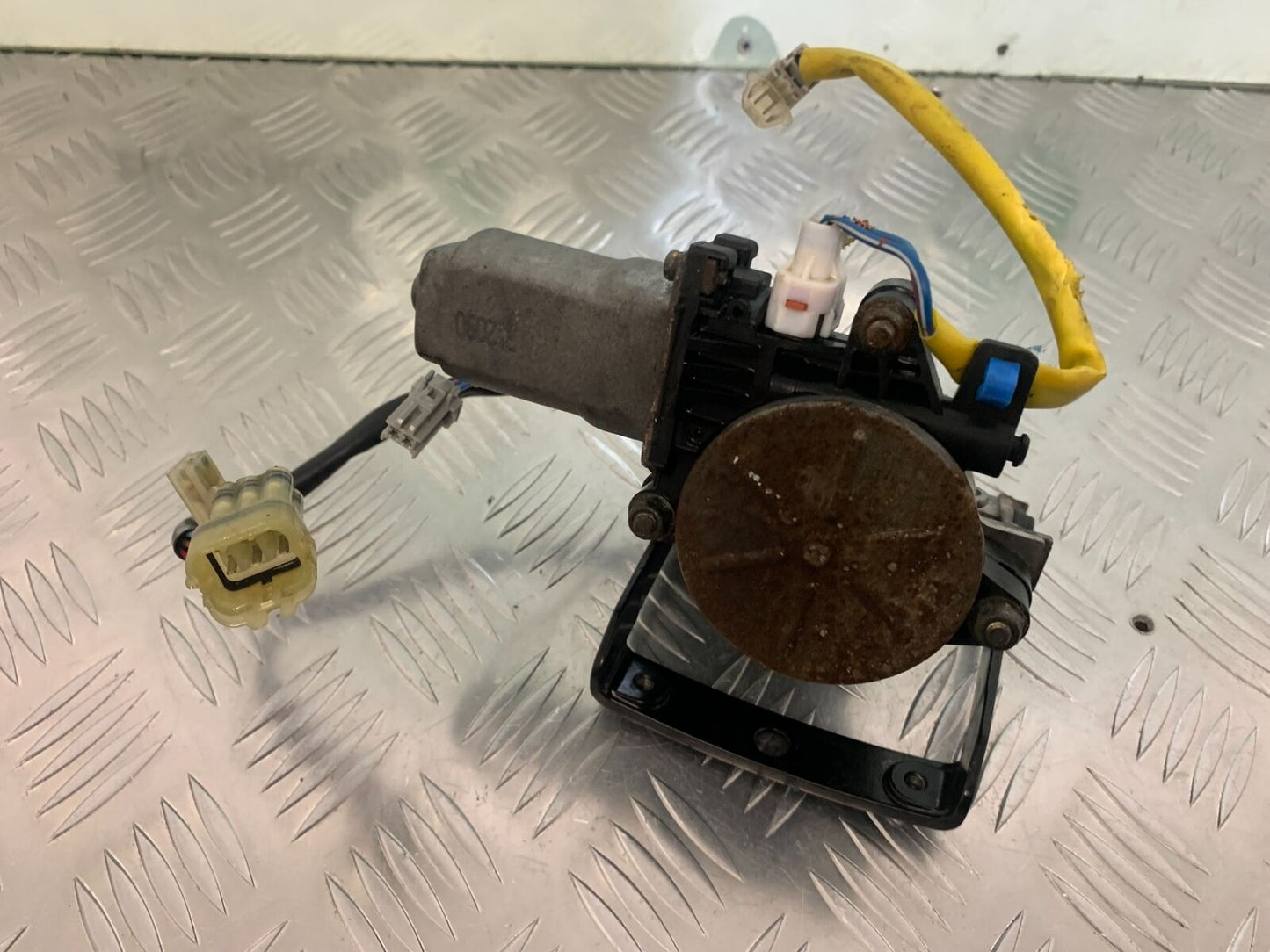 YAMAHA FJR1300 FJR 1300 SCREEN MOTOR  YEAR 2001-05 (STOCK 946)