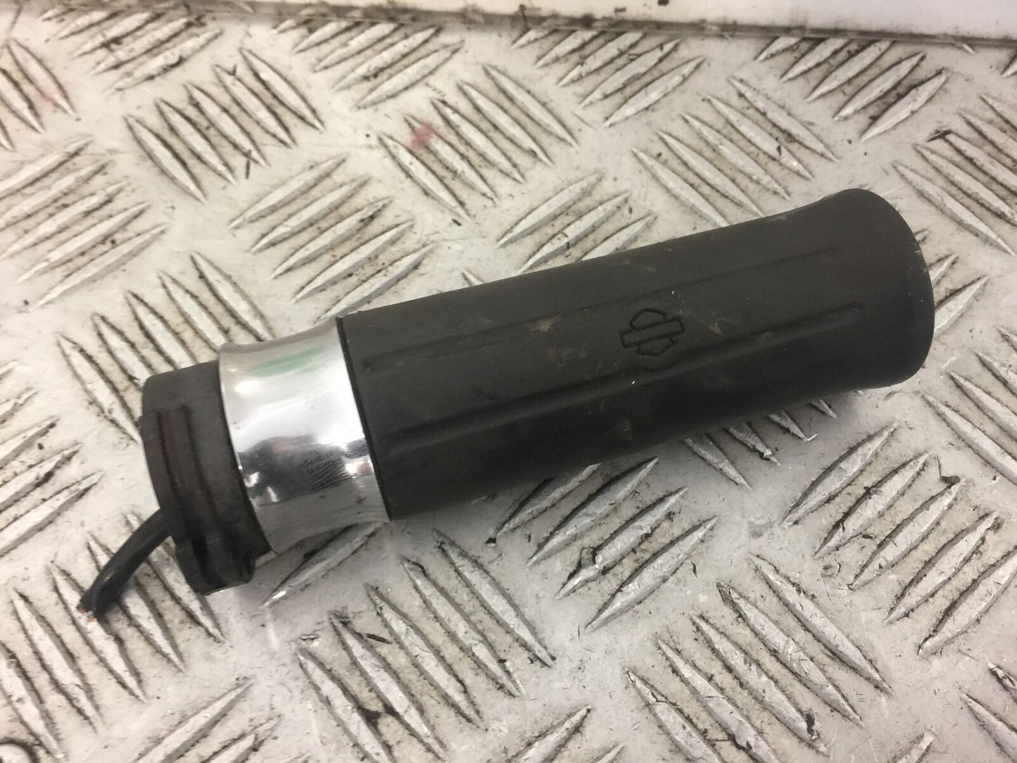 HARLEY DAVIDSON XL1200 C SPORTSTER TWIST GRIP  YEAR 2011 (STOCK 373)