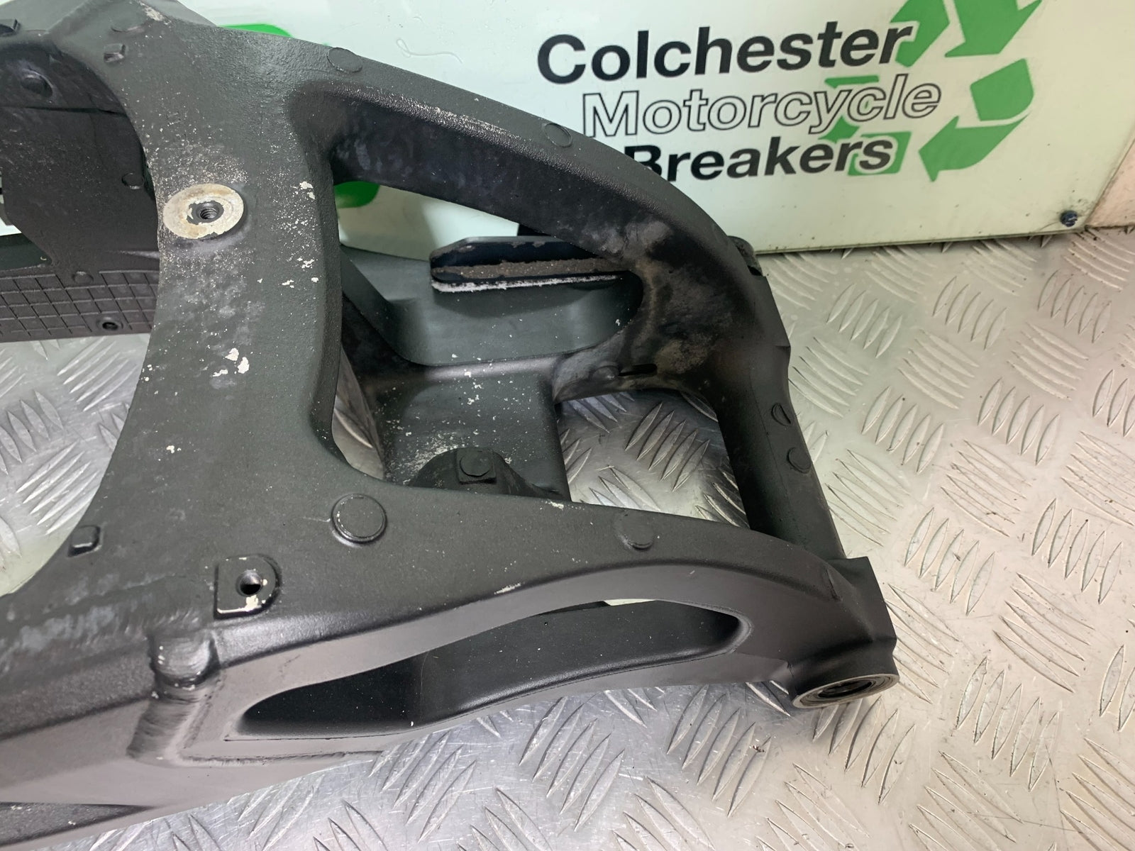 KAWASAKI ZX10R ZX 10R SWINGARM   YEAR 2011-2015 (CMB1154)