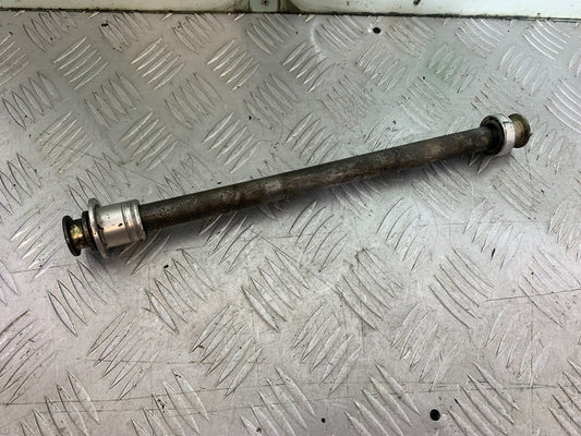 TRIUMPH TROPHY 900 REAR WHEEL SPINDLE  YEAR 1991-95 (CMB1251)