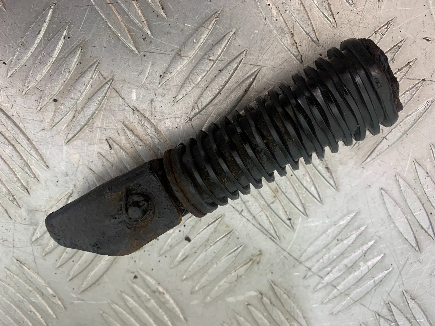 HONDA GL500 GL 500 SILVERWING 1 X REAR PEG YEAR 1981-82 (CMB1168)