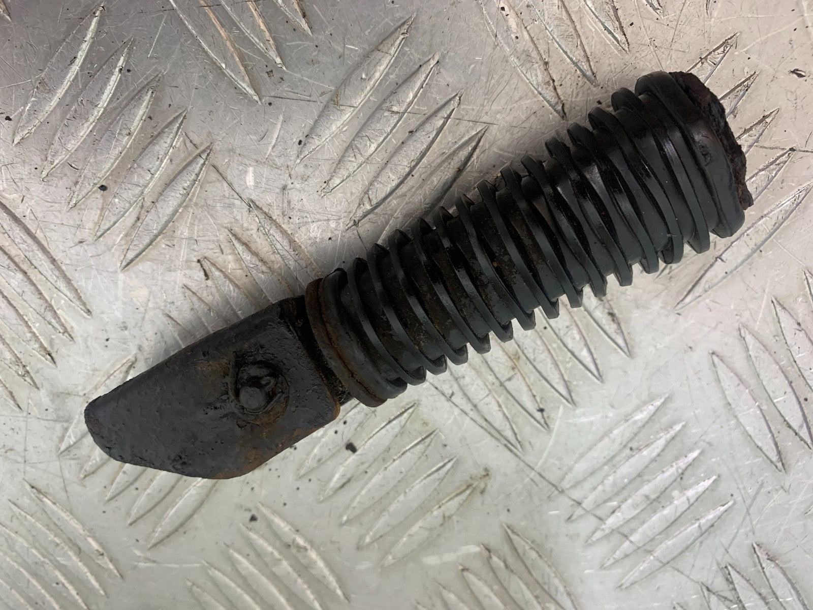 HONDA GL500 GL 500 SILVERWING 1 X REAR PEG YEAR 1981-82 (CMB1168)