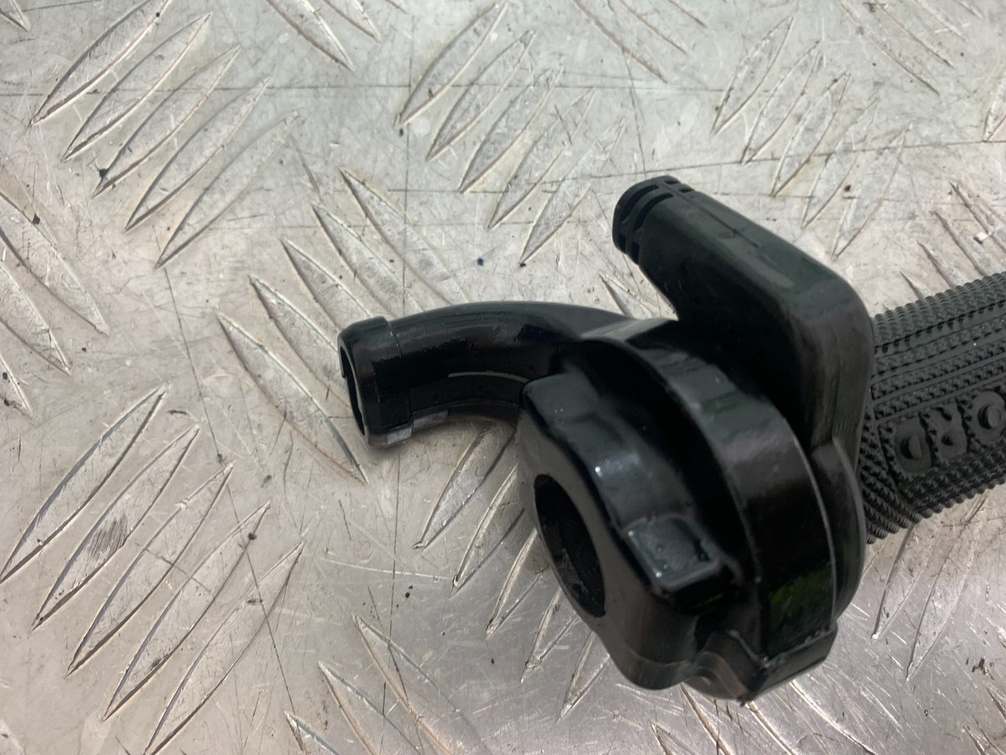 TRIUMPH 675 STREET TRIPLE R THROTTLE AND GRIP YEAR 2013 - 2016 (CMB1221)