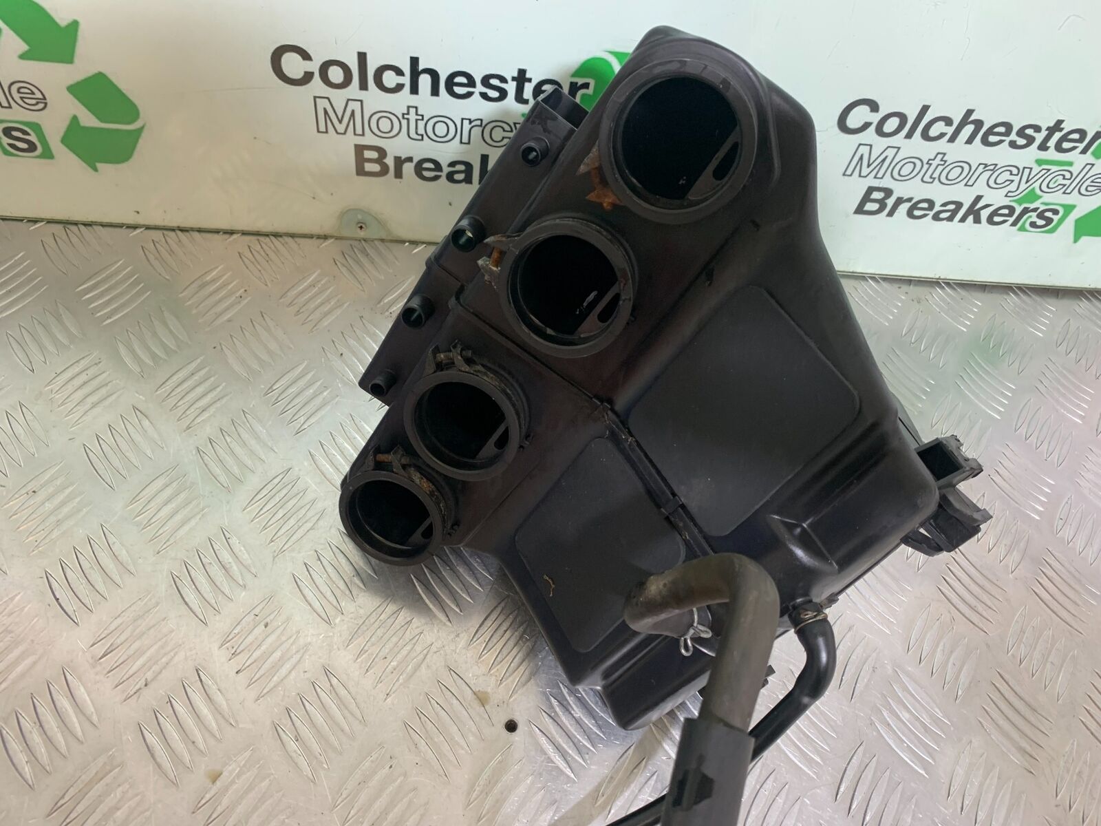 SUZUKI RF900 RF 900 AIRBOX  YEAR 1994-1999 (CMB1020)