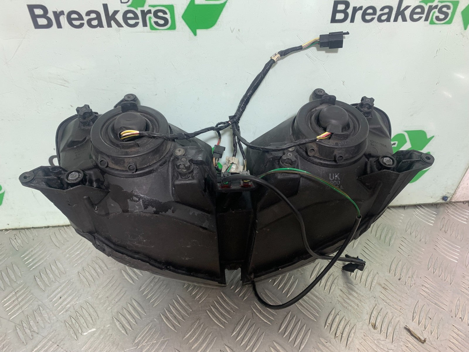 KAWASAKI ZX9R ZX9 E1 HEADLIGHT  YEAR 2000-01 (CMB1171)