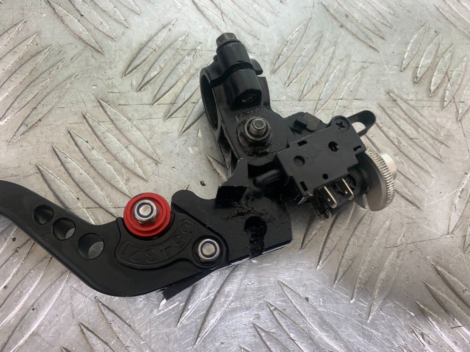 YAMAHA YZF R1 14 B BIG BANG CLUTCH LEVER AND BRACKET   2009-14 (CMB1175)