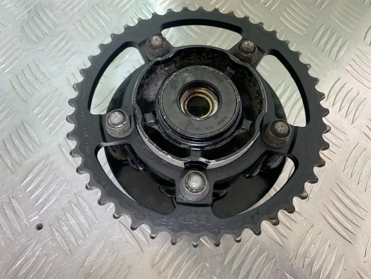 HONDA CBR1100 BLACKBIRD SPROCKET CARRIER  YEAR 1996-1998 (CMB1017)