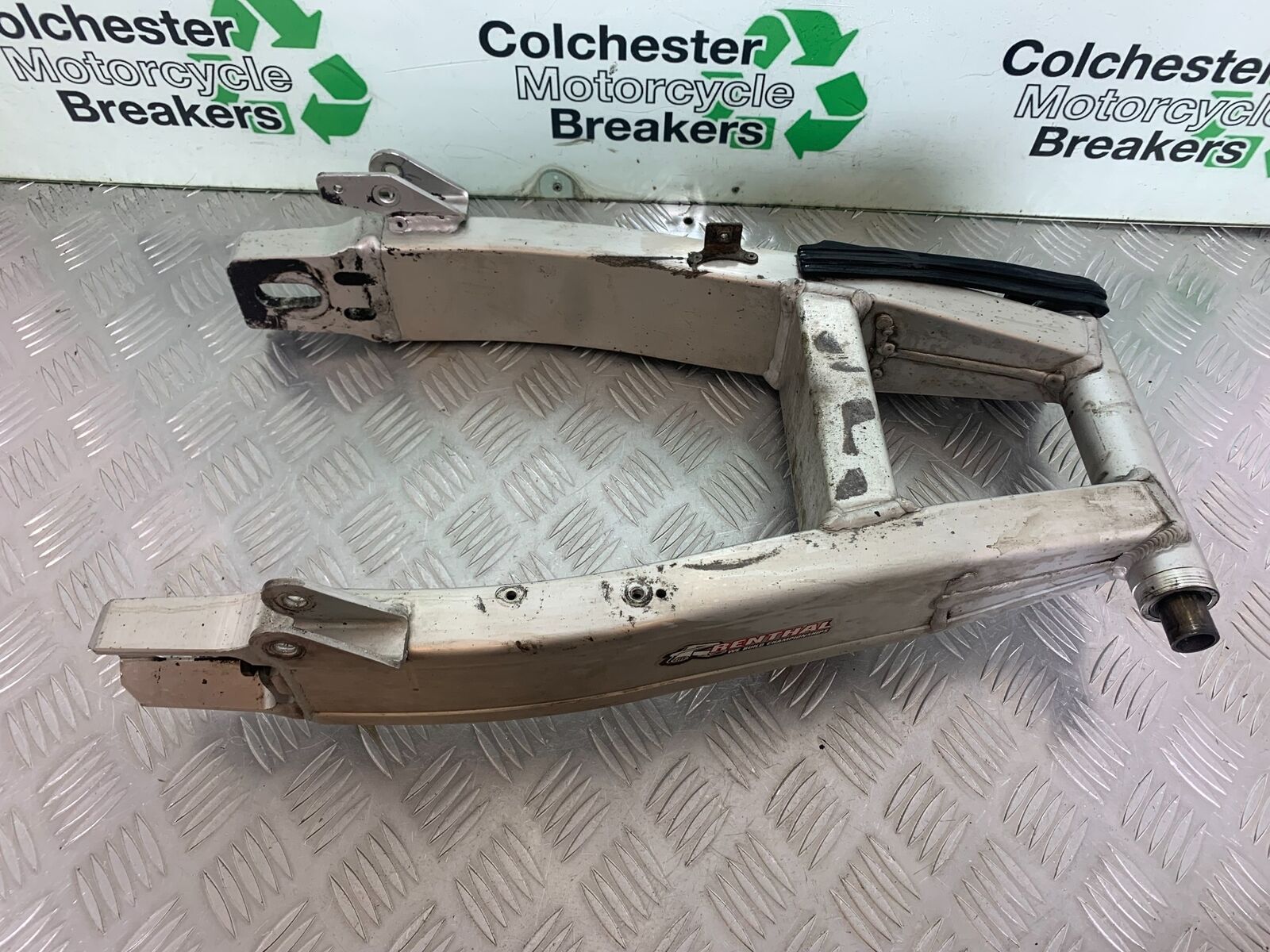 YAMAHA XJR1300 XJR 1300 SWINGARM YEAR 1999-2003 (CMB1055)