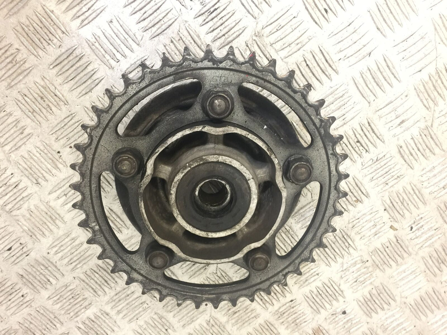 HONDA CBR900 FIREBLADE SPROCKET CARRIER  YEAR 1998 - 99 (STOCK 621)