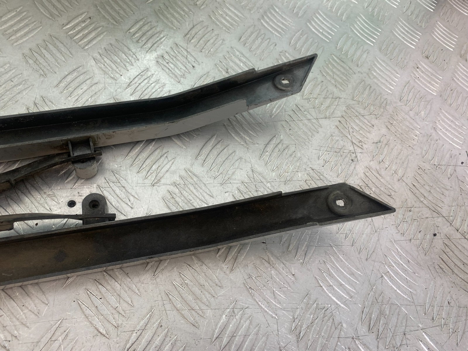 KAWASAKI GPZ600 GPZ 600 LEFT & RIGHT FRAME INFILLS  YEAR 1988-90 (CMB1258)