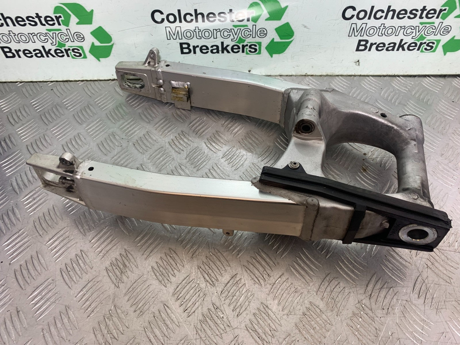 SUZUKI SV1000 SV 1000 S SWINGARM  YEAR 2003-2007 (CMB1293)
