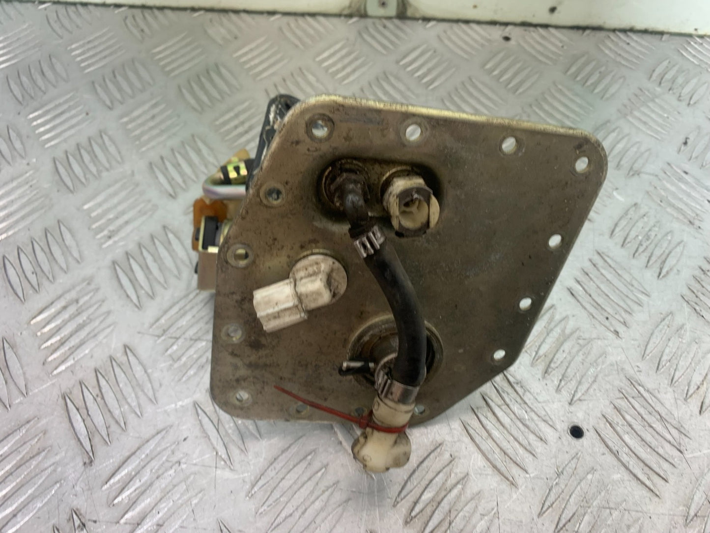 TRIUMPH 955i SPRINT ST PETROL PUMP  1999-2004 (CMB1176)