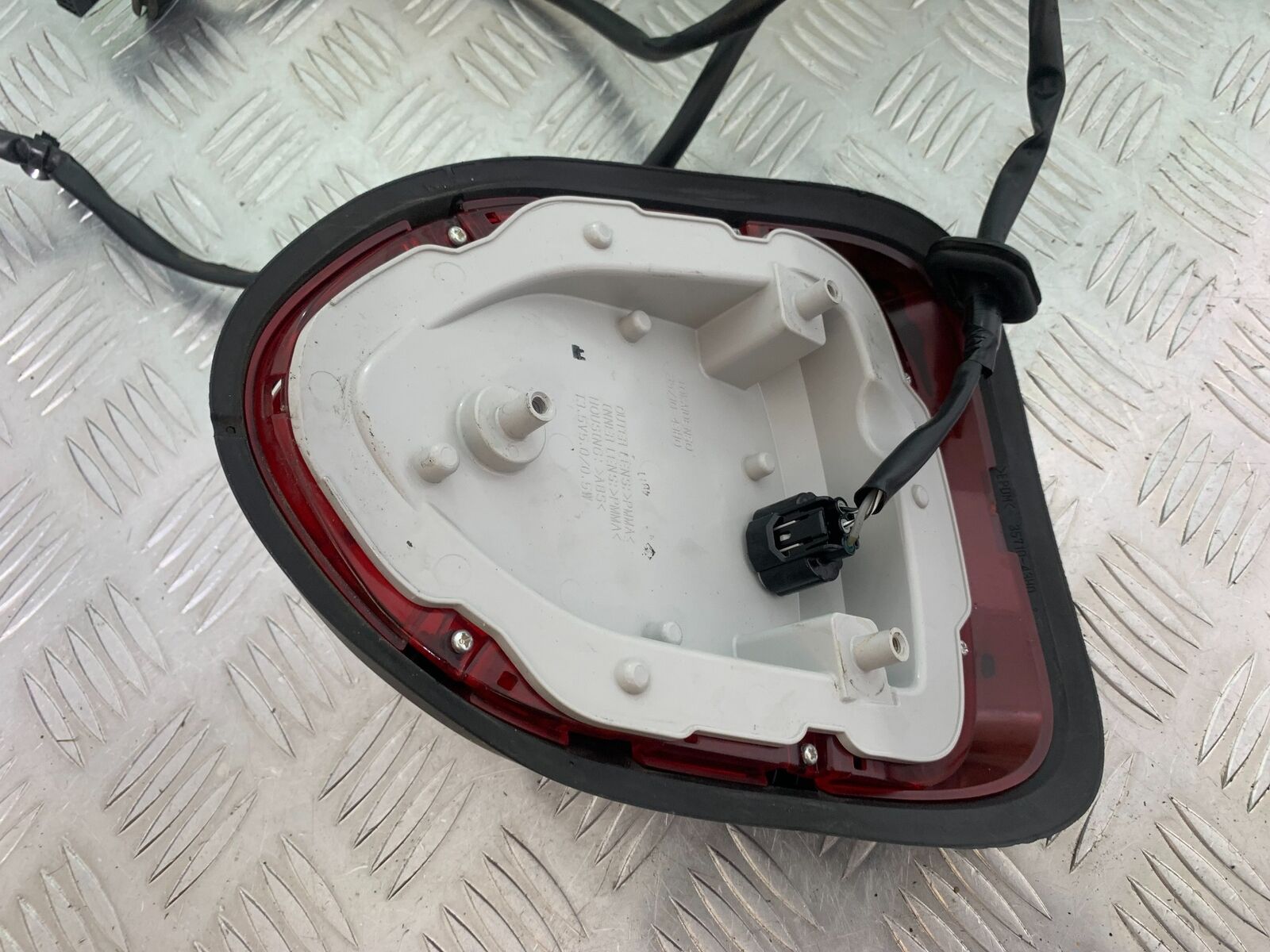 SUZUKI INTRUDER VL800 C800 REAR LIGHT  YEAR 2012-16 (CMB1039)