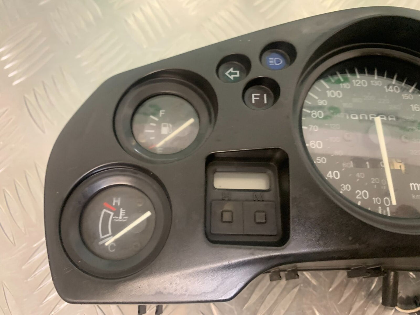 HONDA CBR1100 BLACKBIRD CLOCKS SPEEDO DASH  YEAR 1999-05 (STOCK 961)