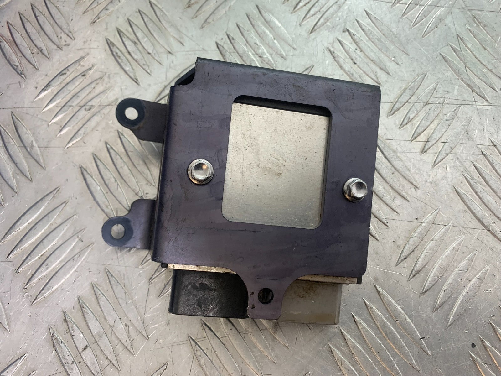 TRIUMPH 675 STREET TRIPLE REGULATOR   2013-2016 (CMB1186)
