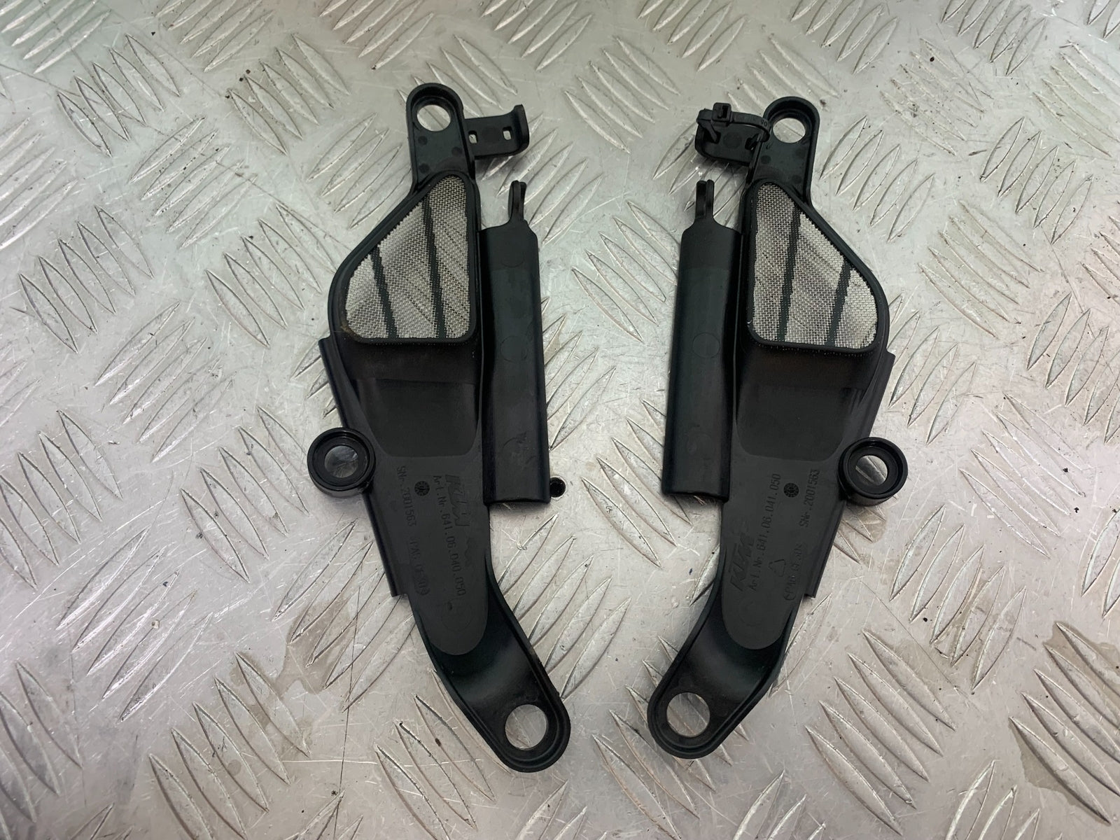 KTM 790 DUKE LEFT AND RIGHT INFILL PANELS YEAR 2018-2021  (CMB11150)