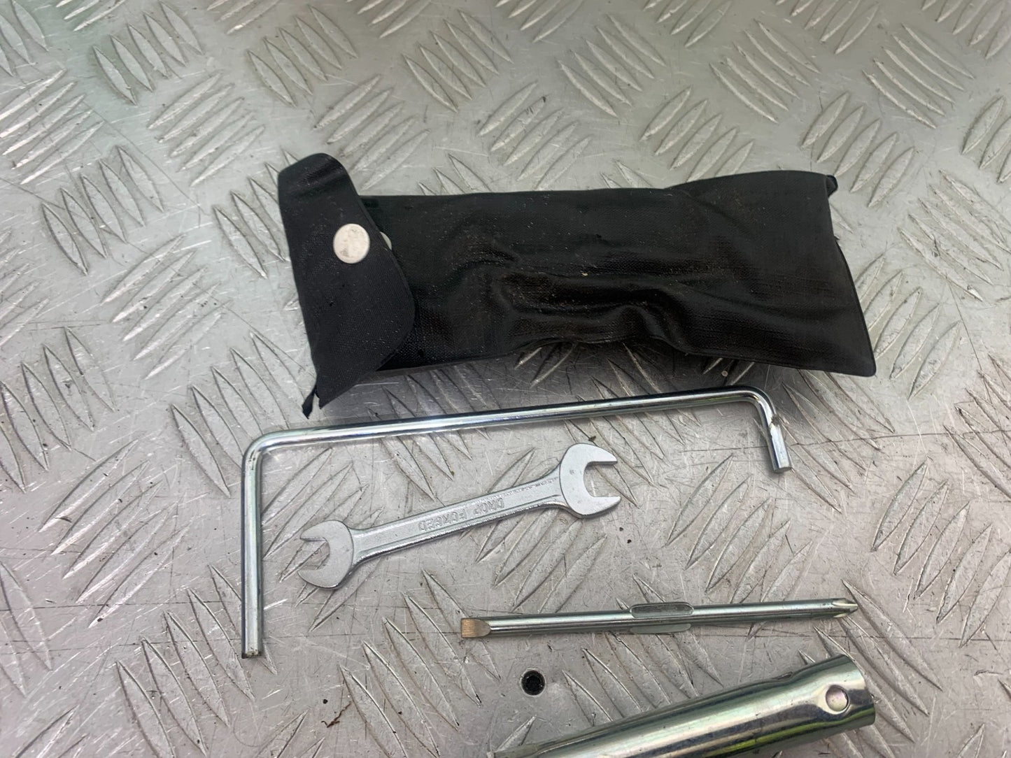 SUZUKI AN 200 UH 200 TOOL KIT YEAR 2007-2009 (CMB1256)