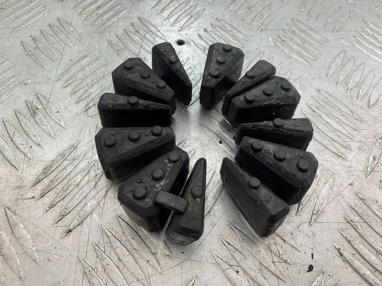 YAMAHA FZS1000 FAZER CUSH DRIVE RUBBERS  YEAR 2001-05 (CMB1275)