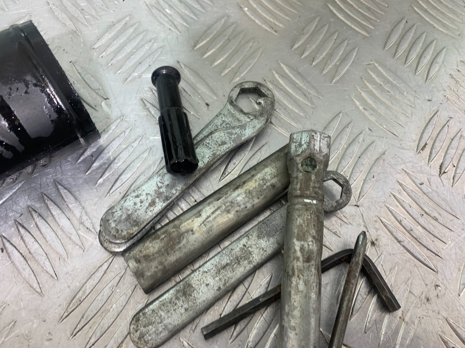 HONDA GL500 GL 500 SILVERWING TOOL KIT  YEAR 1981-82 (CMB1168)