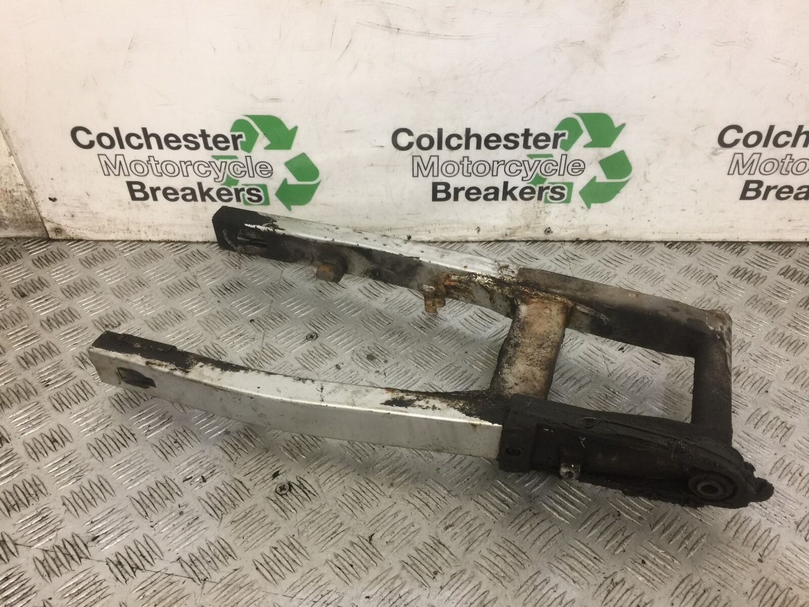 HONDA CBR125 CBR 125 SWINGARM  YEAR 2004-06  (STOCK 688)