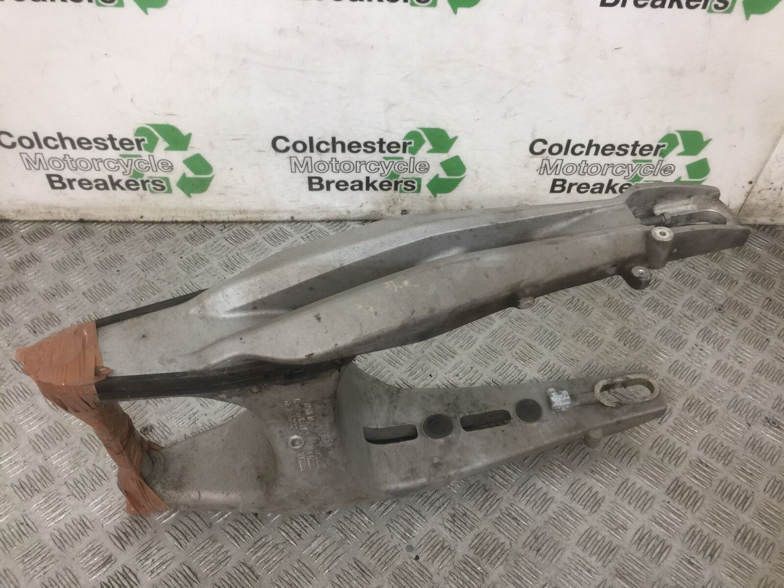 APRILIA DORSODURO 750 FACTORY SWINGARM  YEAR 2011  (STOCK 908)
