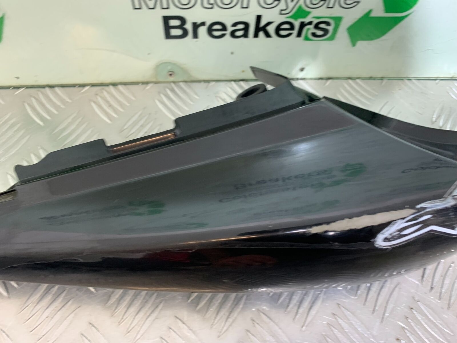 SUZUKI SV650 SV 650 RIGHT SEAT PANEL    YEAR 2003-2006 (CMB1024)