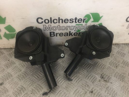 TRIUMPH TROPHY 1215 SE LEFT AND RIGHT SPEAKERS   YEAR 2012-2017 (STOCK 870)