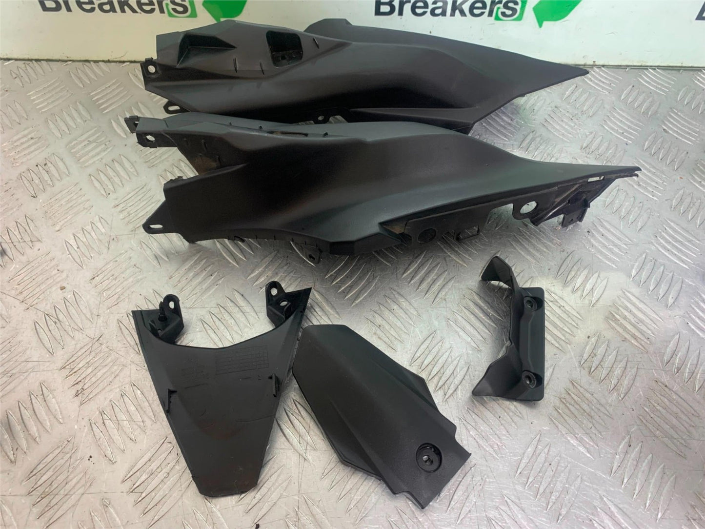 YAMAHA YZF R7 FAIRING KIT (PATTERN FROM CHINA) YEAR 2022-2025 (CMB1255)