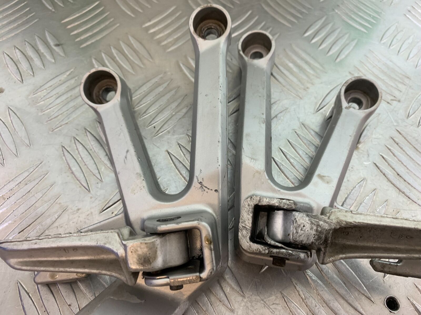 SUZUKI SV650 SV 650 REAR HANGERS YEAR 2003-2006 (CMB1014)