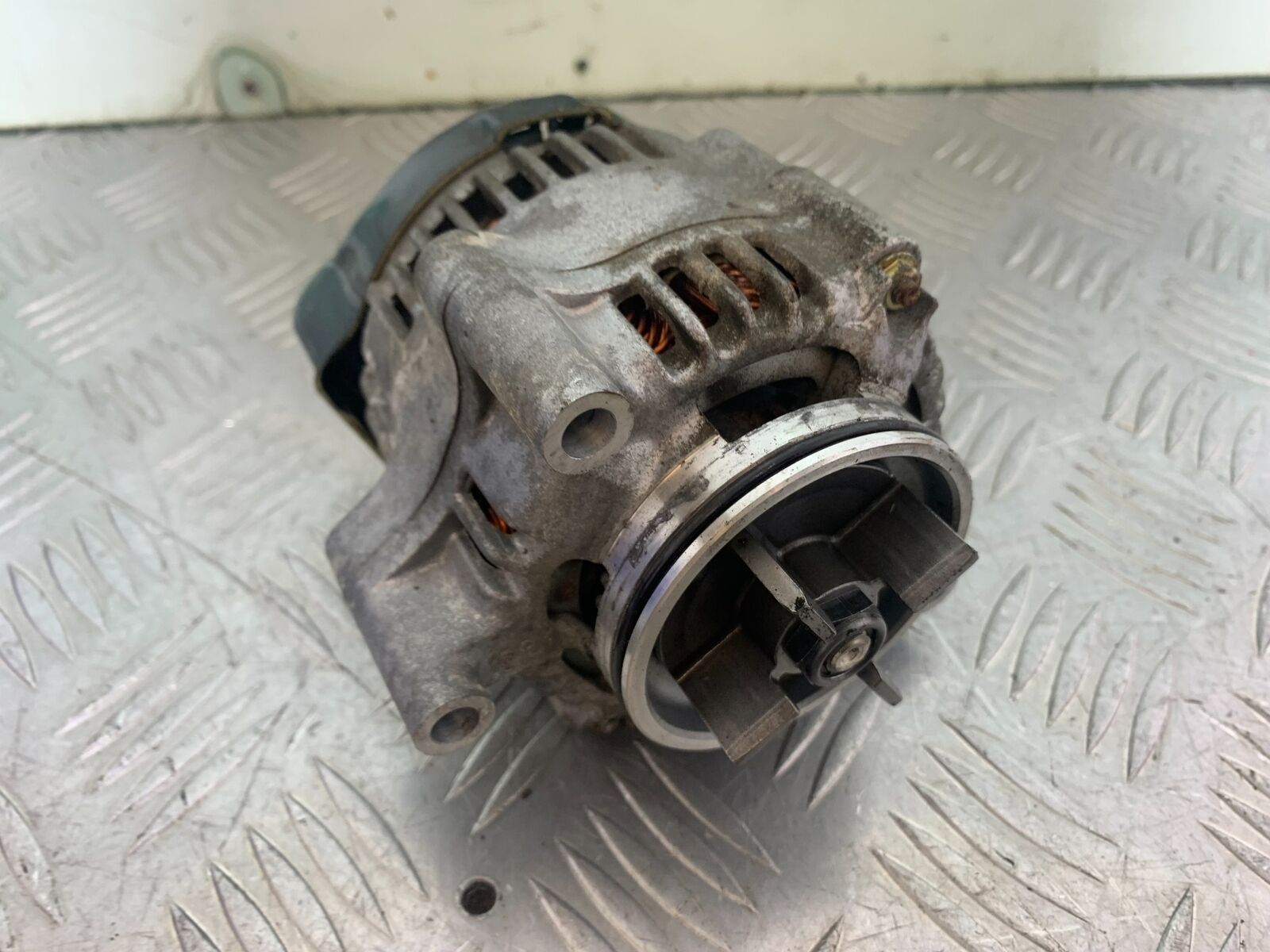 TRIUMPH 955i SPRINT ST ALTERNATOR   YEAR 1999-2004 (CMB1124)