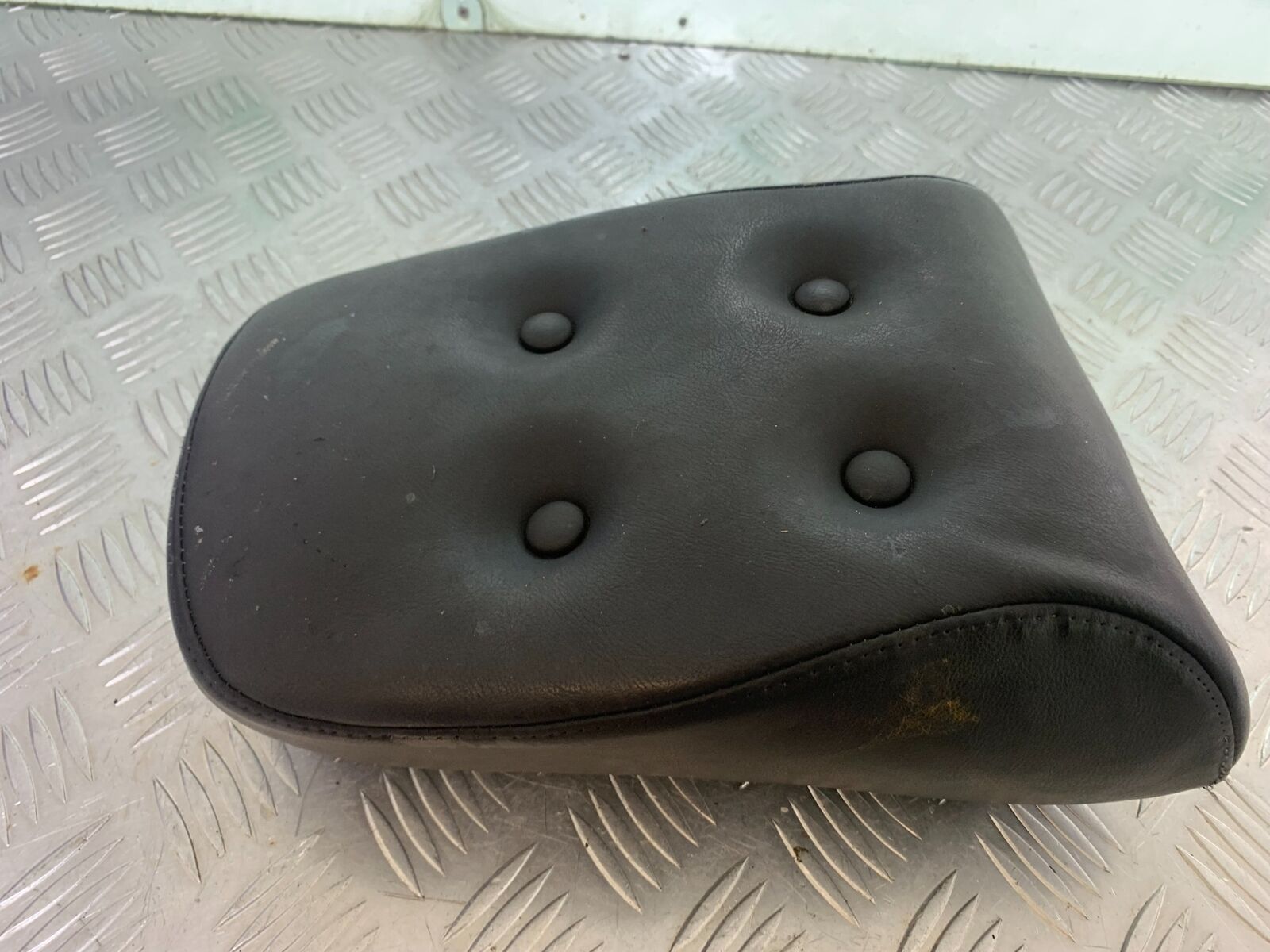 SUZUKI VS1400 VS 1400 INTRUDER REAR SEAT   YEAR 1988 (CMB1077)