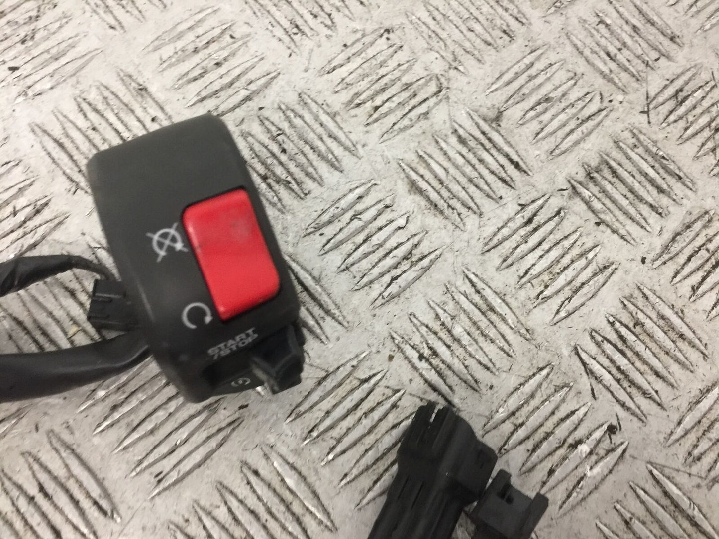 KAWASAKI ZX10R ZX10 R RIGHT SWITCH GEAR  2008-2010 (STOCK 766)