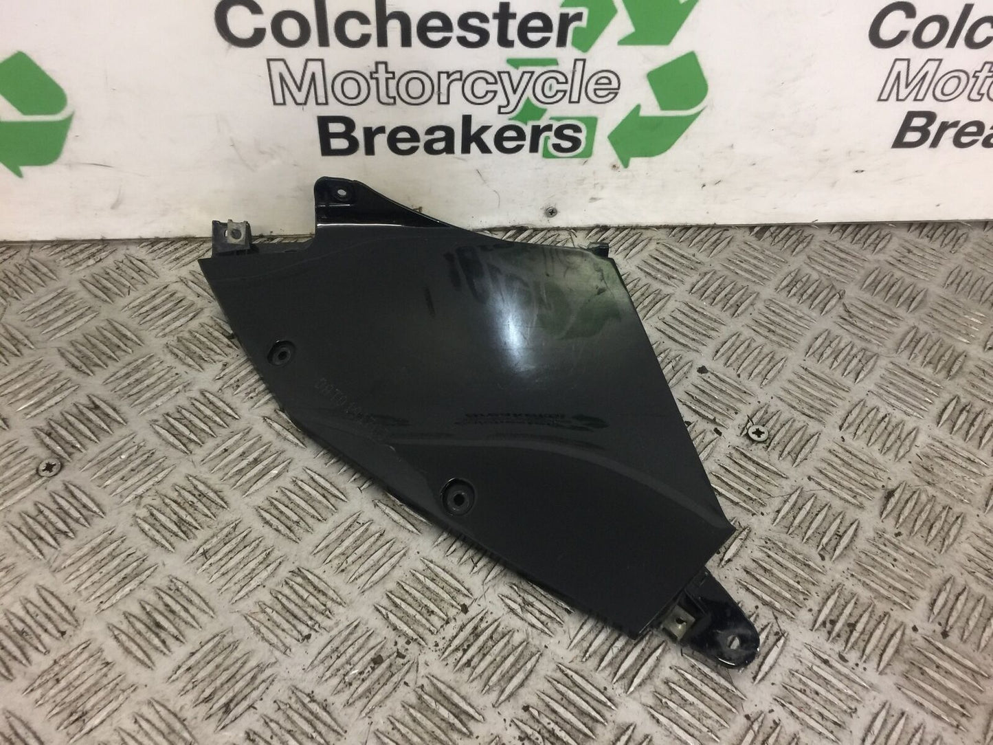 YAMAHA YZF600 YZF 600 THUNDERCAT RIGHT INNER INFILL  1998 (STOCK 344)