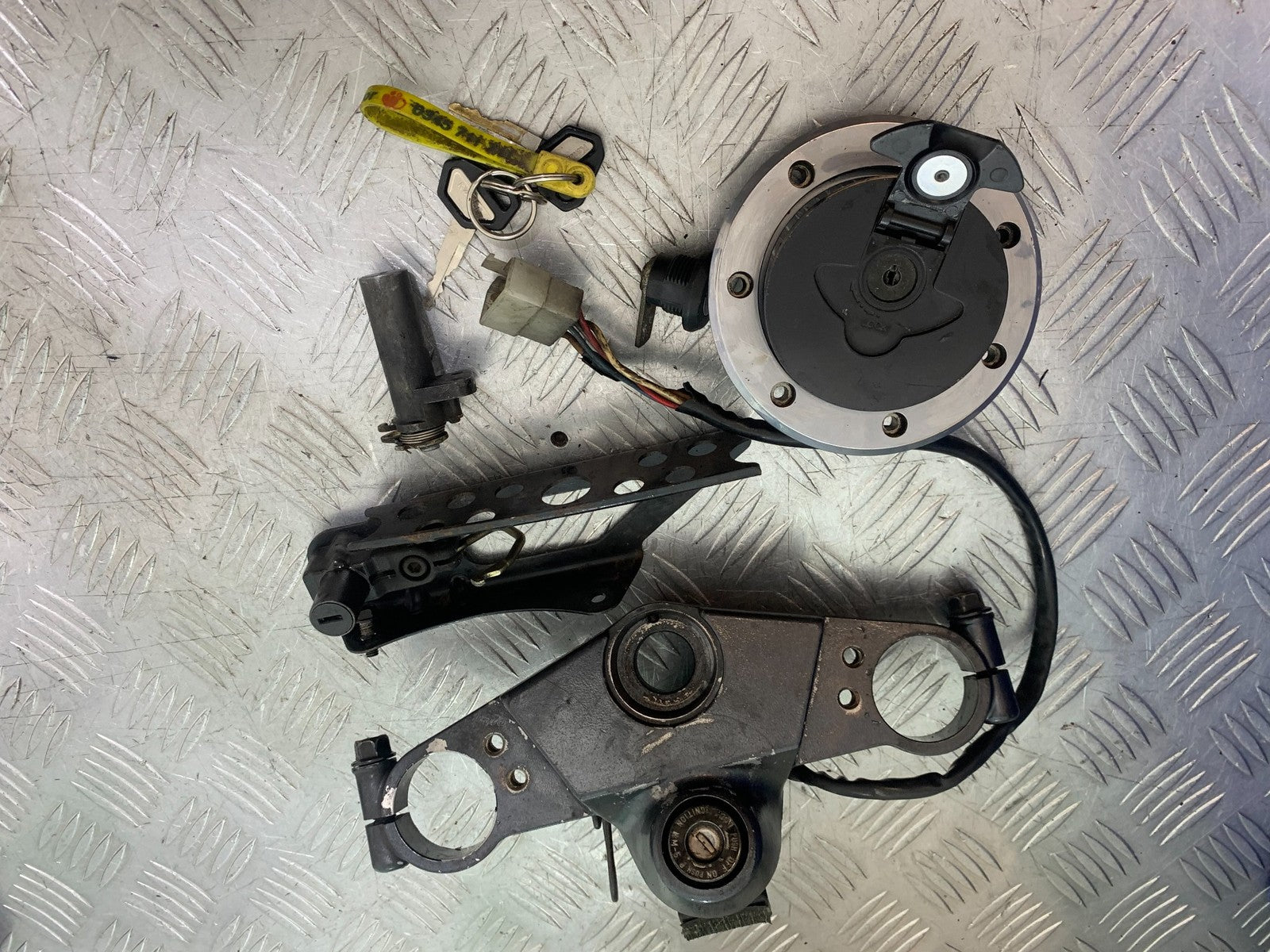 KAWASAKI ZZR1100 D LOCKS AND KEYS  YEAR 1993-2001 (CMB1289)