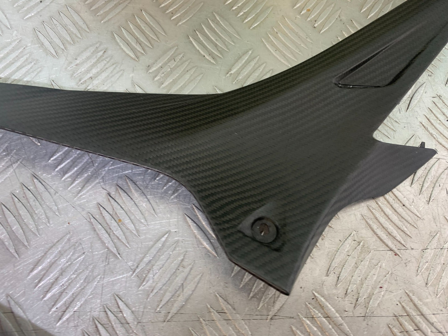 APRILIA RSV4 FACTORY LEFT AND RIGHT CARBON SIDE INFILLS YEAR 2009-2012 (CMB1224)