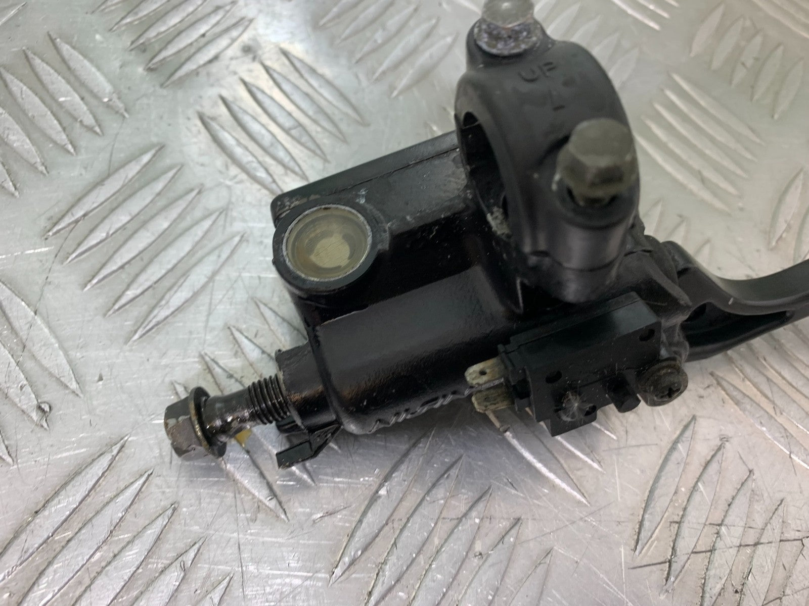 HONDA XL125 VARADERO FRONT BRAKE MASTER CYLINDER    YEAR 2001-2006  (CMB1304)