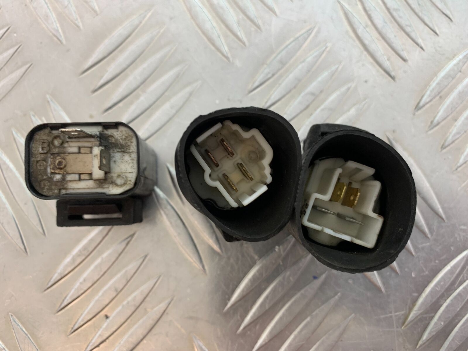 KAWASAKI ZR 750 ZEPHYR RELAYS  YEAR 1991-95 (CMB1008)