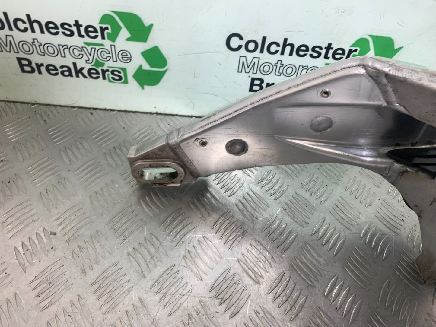 APRILIA RSV1000 R FACTORY MILLE SWINGARM  2004-09 (CMB1203)