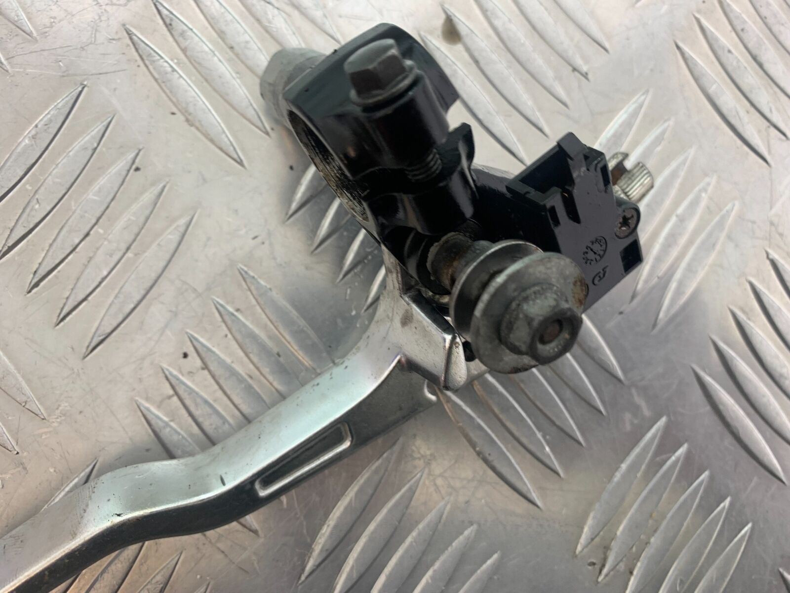 SUZUKI DL 650 V-STROM CLUTCH LEVER AND BRACKET  YEAR 2016 (STOCK 996)