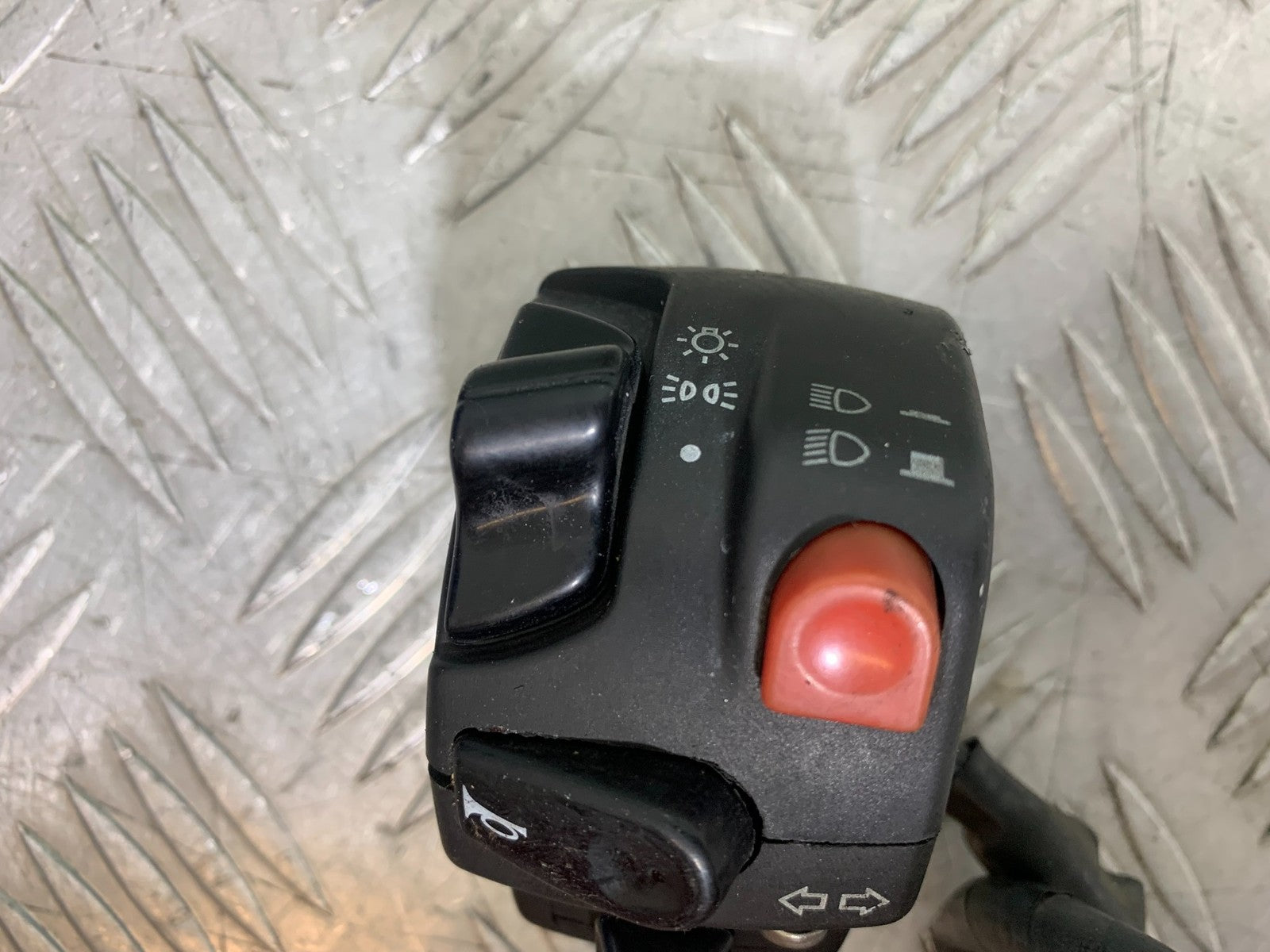 APRILIA RSV1000 RSV 1000 MILLE LEFT SWITCH GEAR  1998- 2003 (CMB1184)