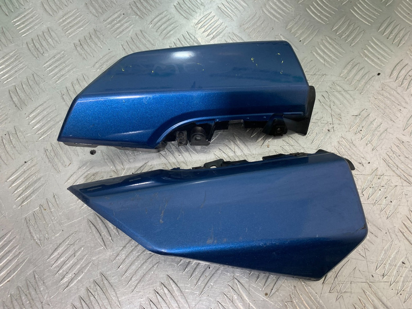 YAMAHA XMAX 125 XMAX-125 LEFT AND RIGHT COVERS  YEAR 2015-2020  (CMB1266)