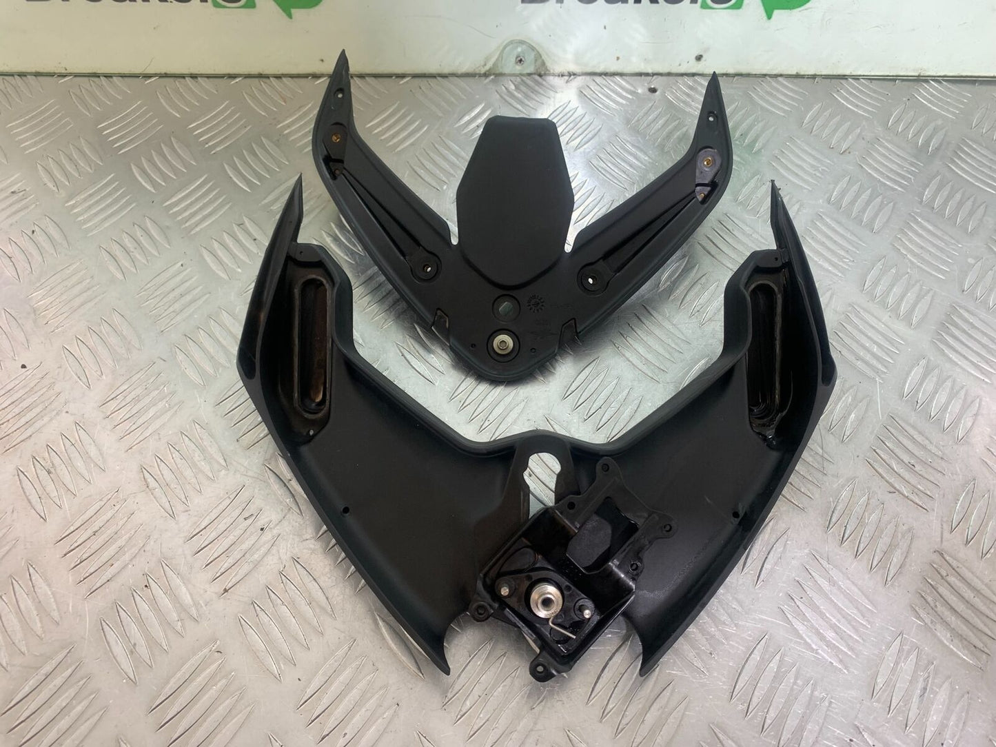 MV AGUSTA TURISMO VELOCE 800 SCREEN INFILLS AND MOUNT   YEAR 2014-17 (CMB1051)