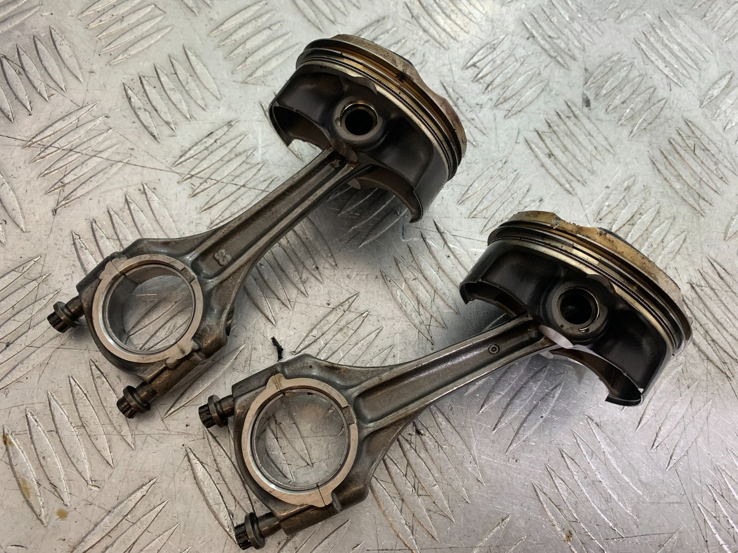 MV AGUSTA 675 F3 2 X CON RODS AND PISTONS  YEAR 2012-2016 (CMB1302)