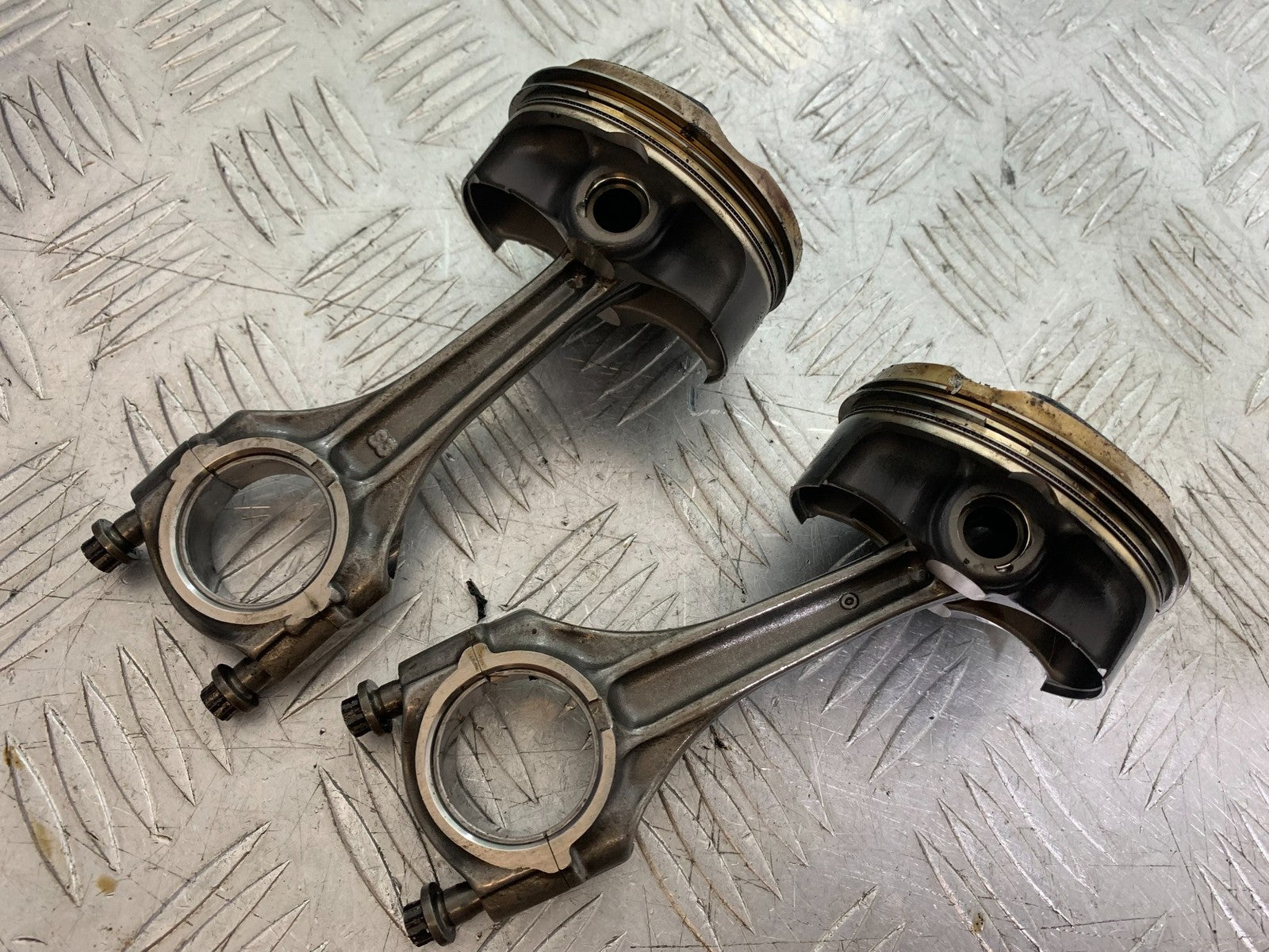 MV AGUSTA 675 F3 2 X CON RODS AND PISTONS  YEAR 2012-2016 (CMB1302)