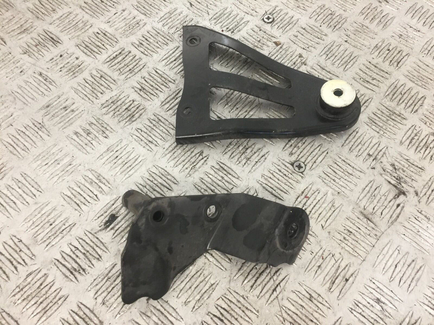SUZUKI 650 BURGMAN BRACKETS YEAR 2014-2018 (STOCK 769)