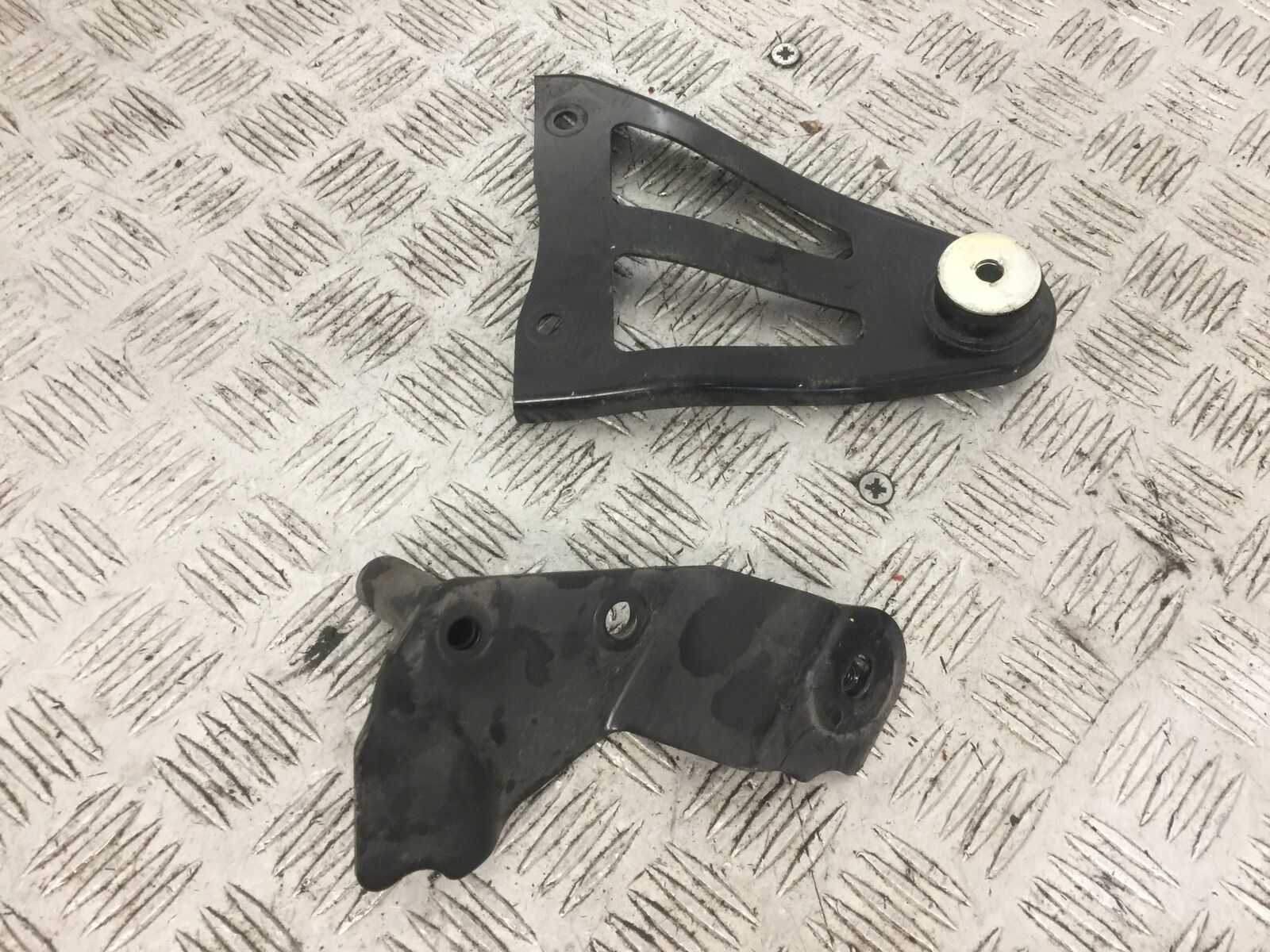 SUZUKI 650 BURGMAN BRACKETS YEAR 2014-2018 (STOCK 769)