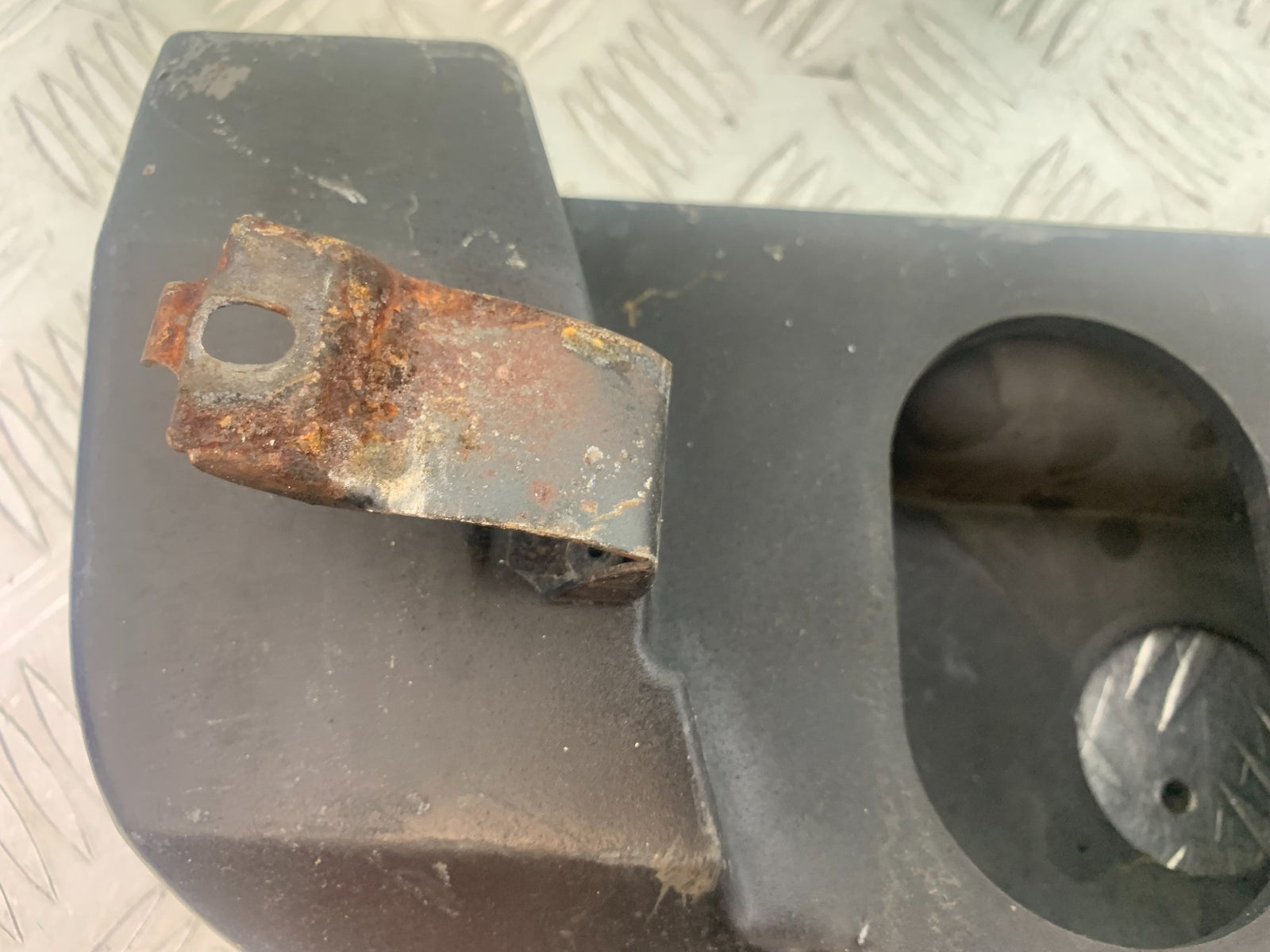 KAWASAKI GT550 GT 550 AIRBOX   YEAR 1984-87 (CMB1141)